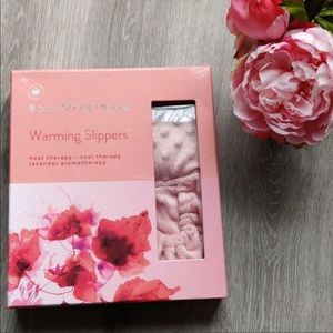 NEW IN BOX! Spa Originals slippers/ Heat & cooling Aromatherapy Lavender